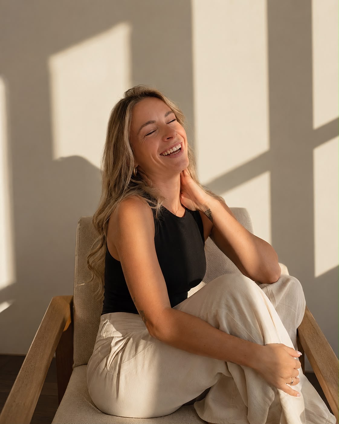 Ludivine, créatrice de June, dans la lumière du soir